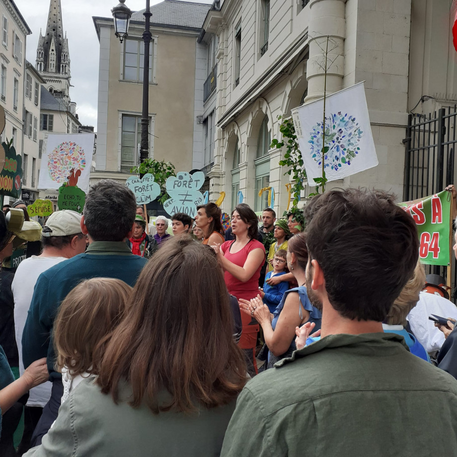 Beaucoup_de_manifestants_étaient_venus_en_famille.jpg